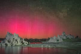 Red,Aurora,(northern,Lights),Over,Mono,Lake,In,A,Rare