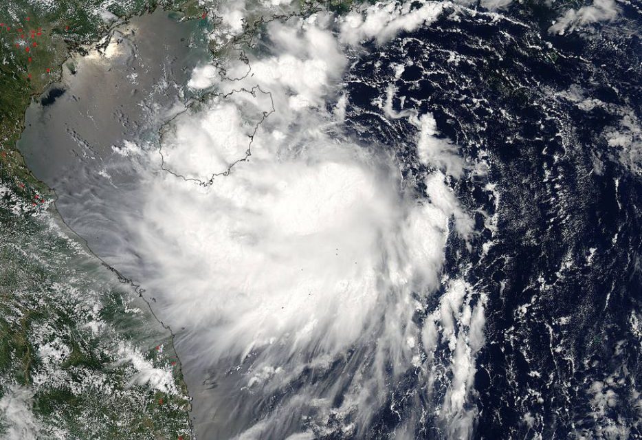 Typhoon Kai-Tak approaching Vietnam