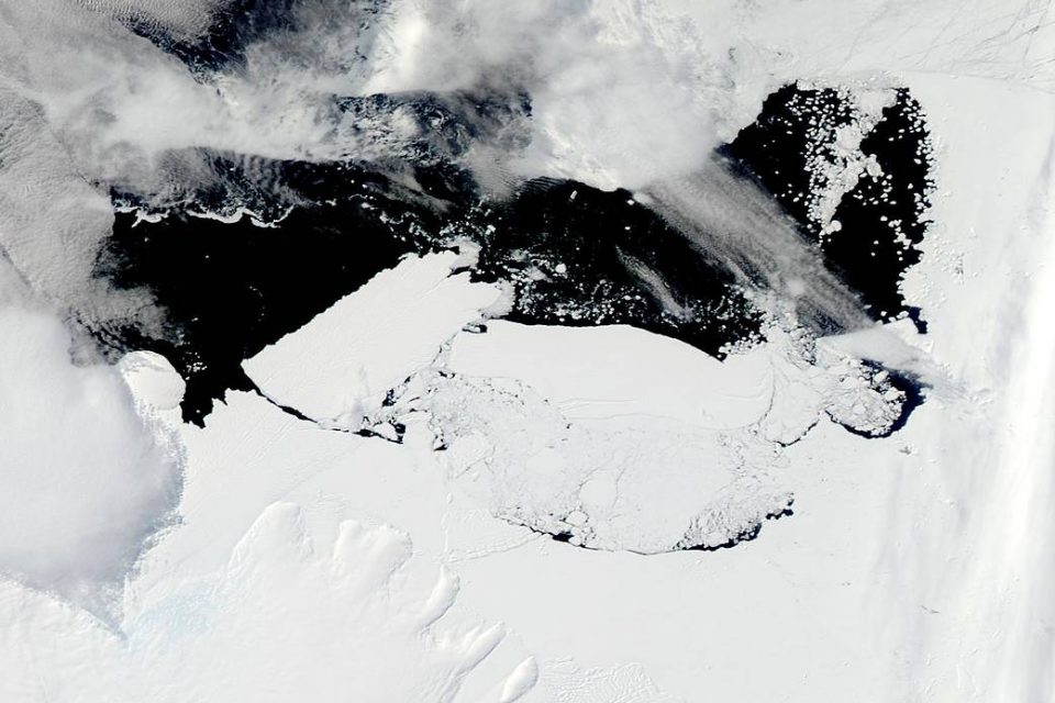 Iceberg B-09B Collision in Antarctica
