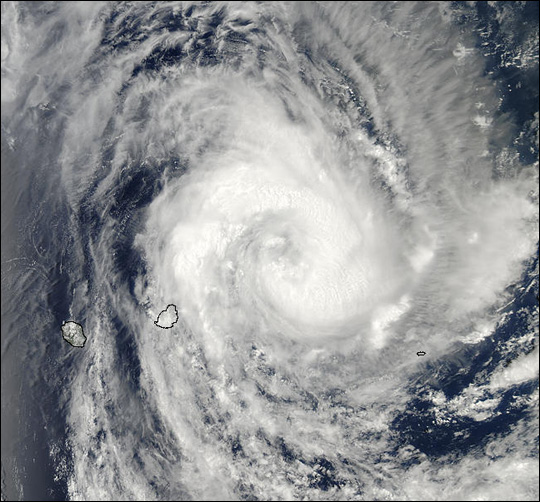 Cyclone Crystal Approaches Mauritius