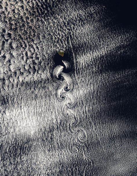 Vortex Street off Revillagigedo Archipelago