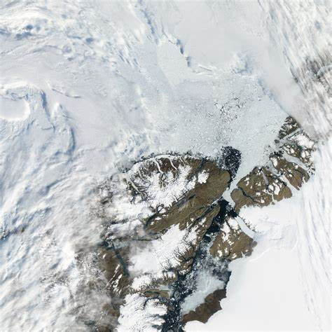 Breakup on the Ward Hunt Ice Shelf