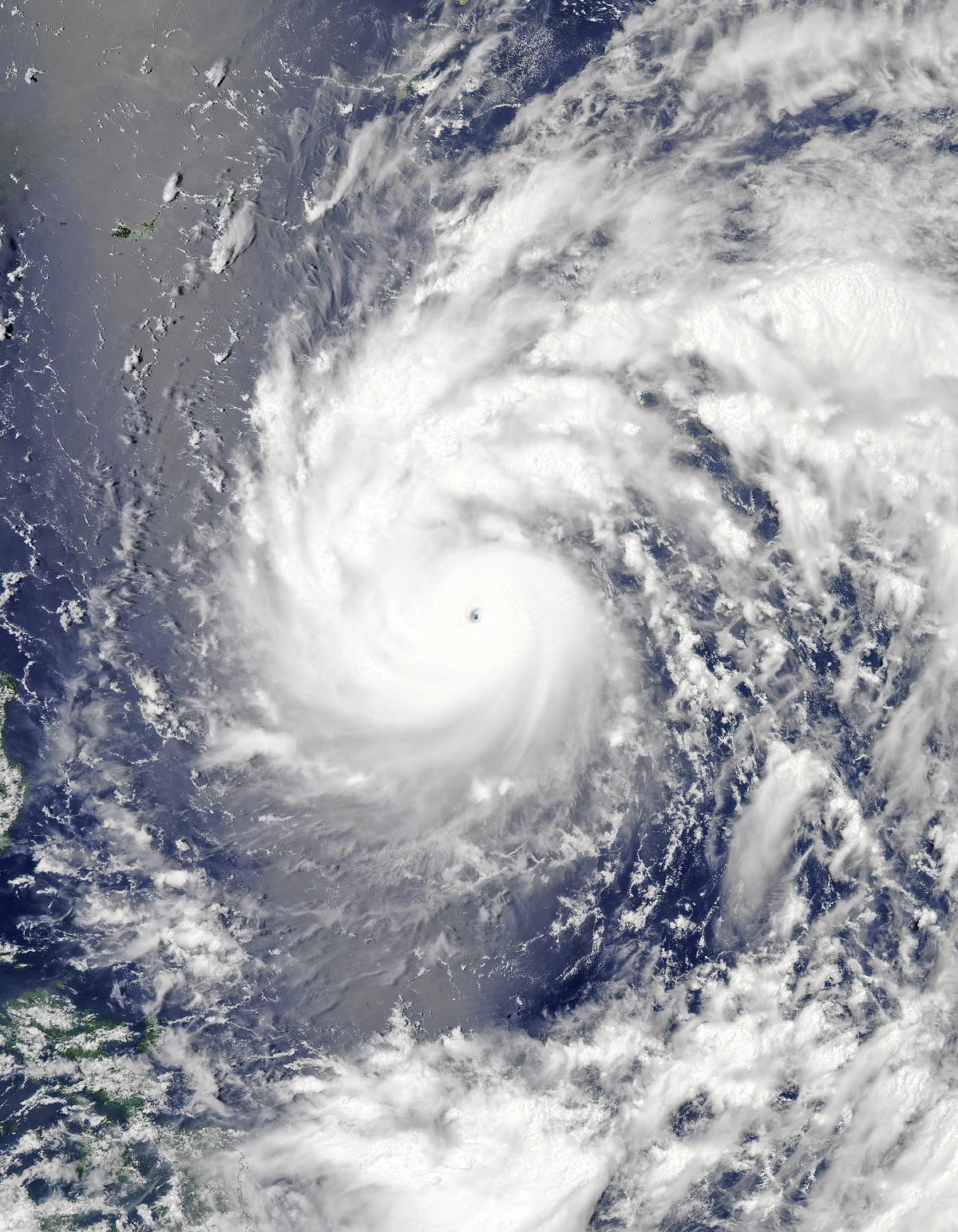 Super Typhoon Nepartak slams Taiwan