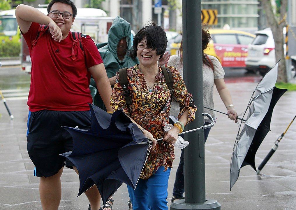 Taiwan Prepares for Super Typhoon Dujuan
