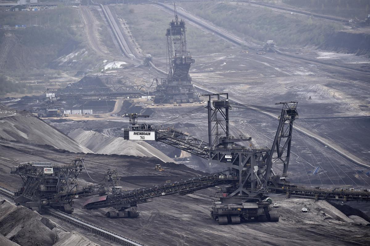 Top Doctors Urge the Earth to Cut out Coal