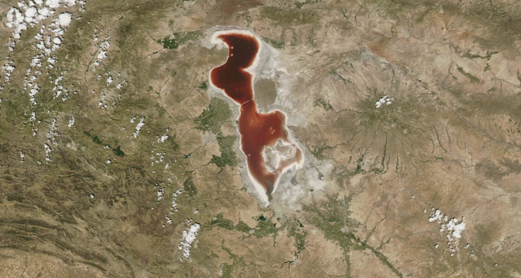 Lake Urmia turns red