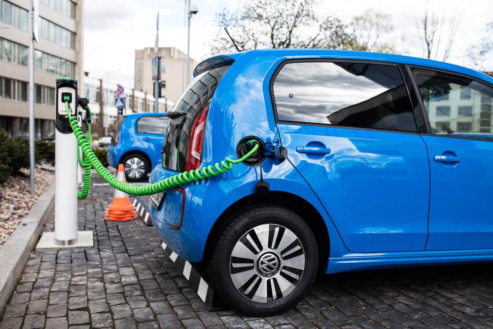Electric cars: Batteries may be better than fuel cells, study claims
