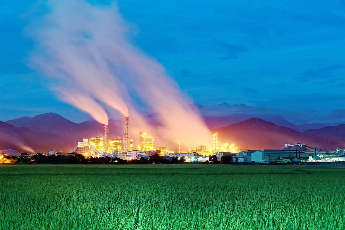 Global carbon emissions slow down for third straight year