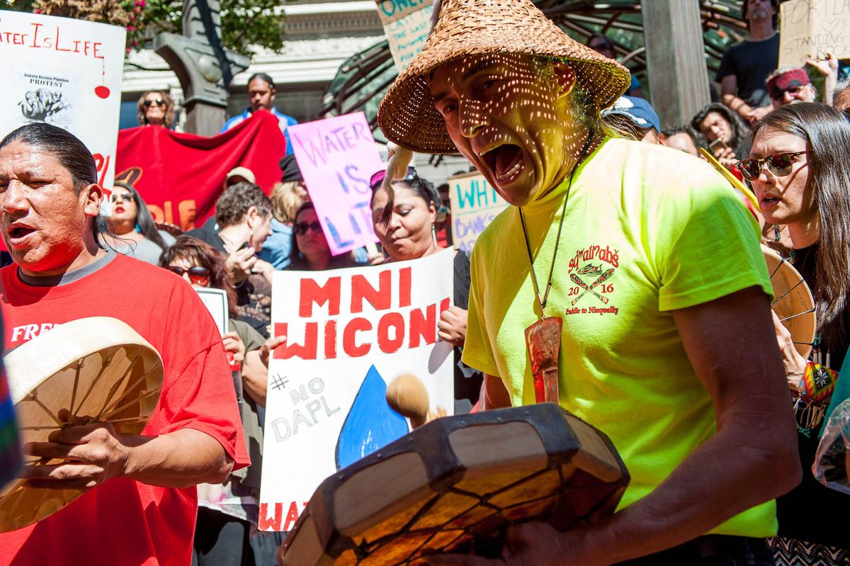 Dakota Access oil pipeline asks court for permission to proceed