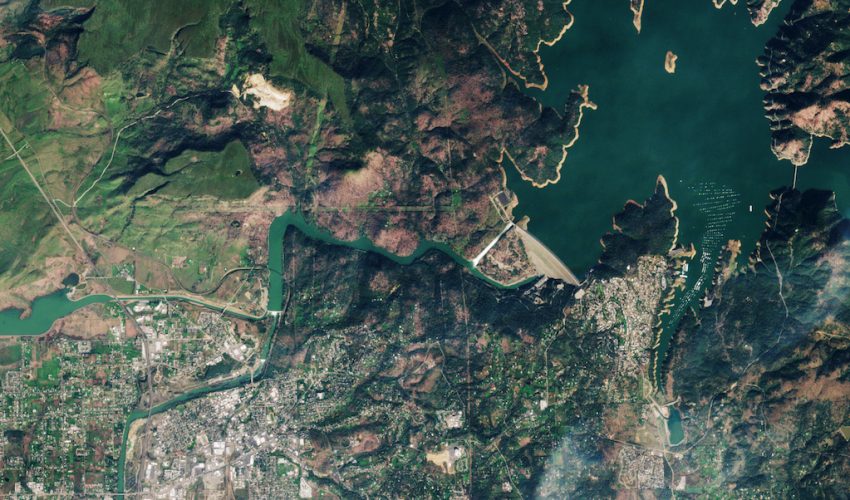 Satellite images show drastic water level rise at Oroville Dam