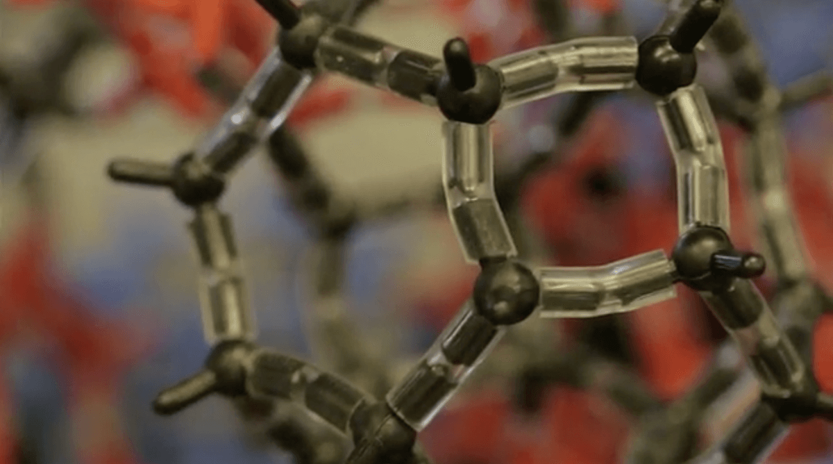 This new solar-powered device can pull water from dry air