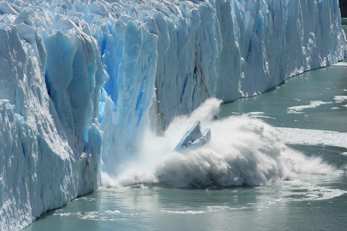 Scientists discover intense melting wave of glacier in Greenland