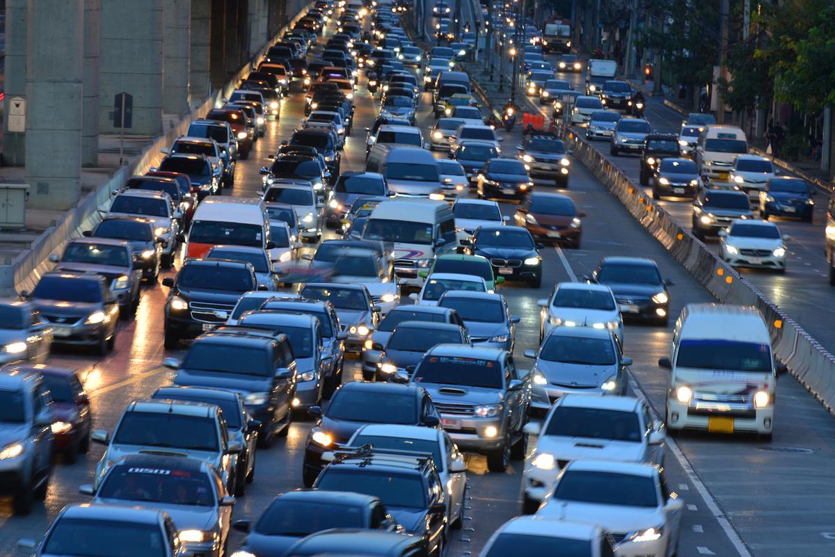 Why axing carpool lane policies causes severe traffic headaches