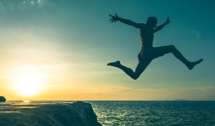 How the brain overcomes fear and picks a course of action
