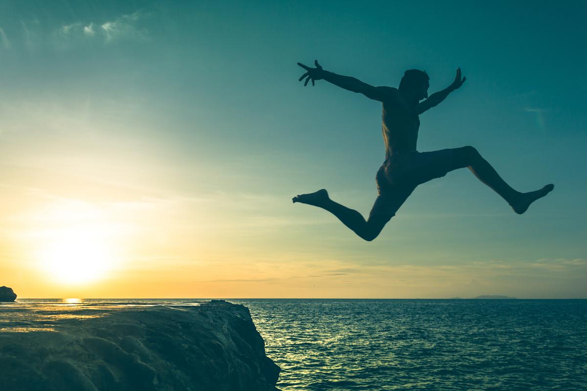 How the brain overcomes fear and picks a course of action