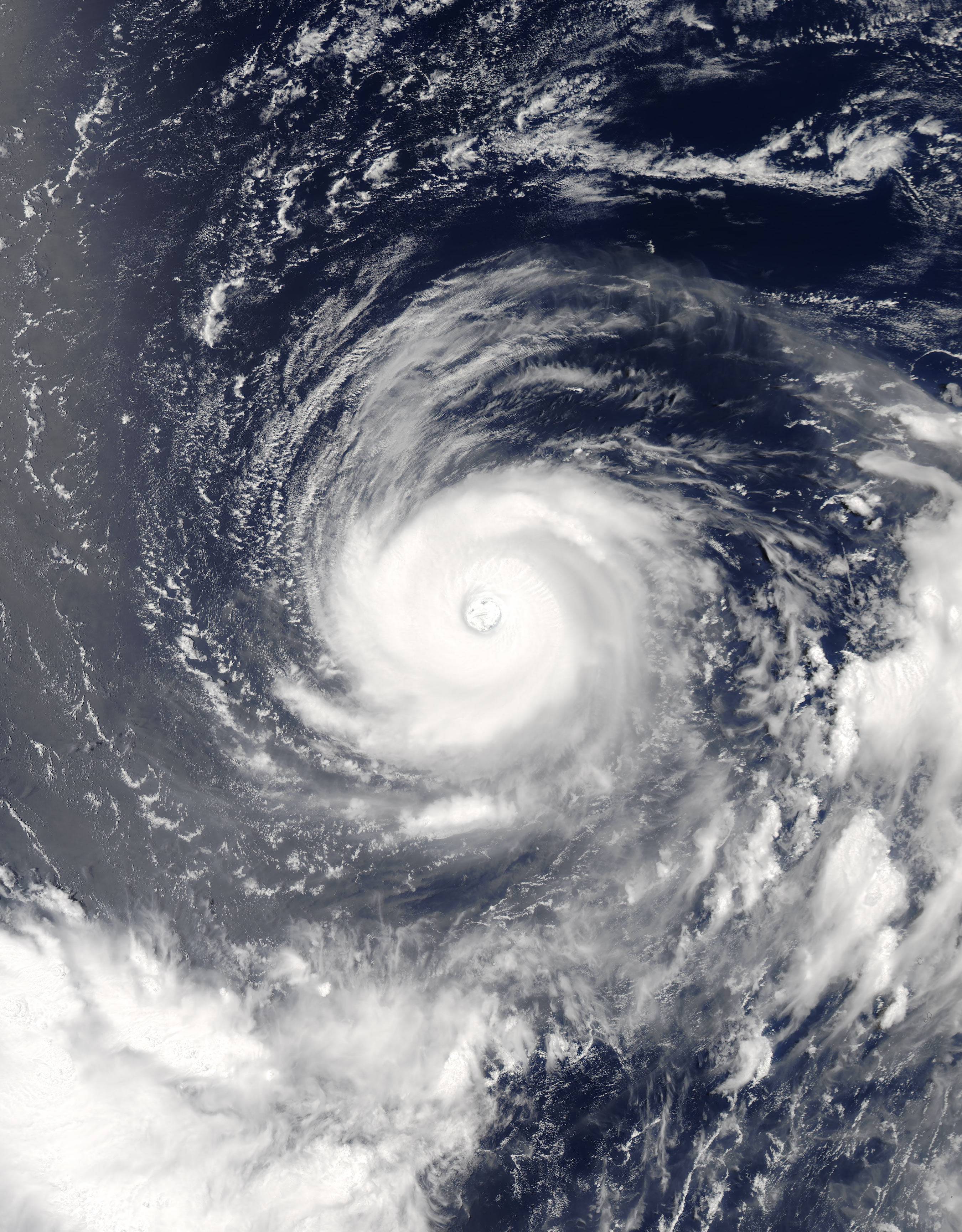 2017/08/Super-Typhoon-Noru-just-south-of-Japan.jpg