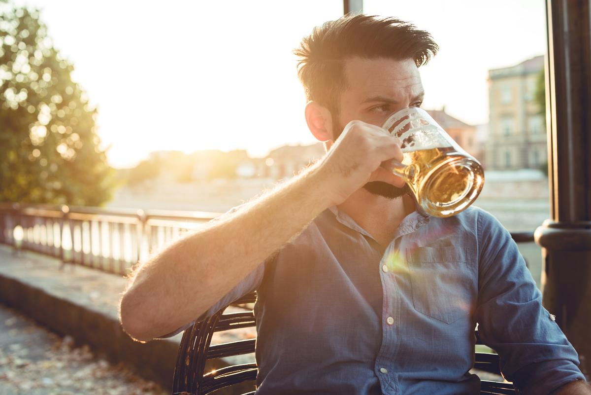 Men may have a harder time quitting drinking