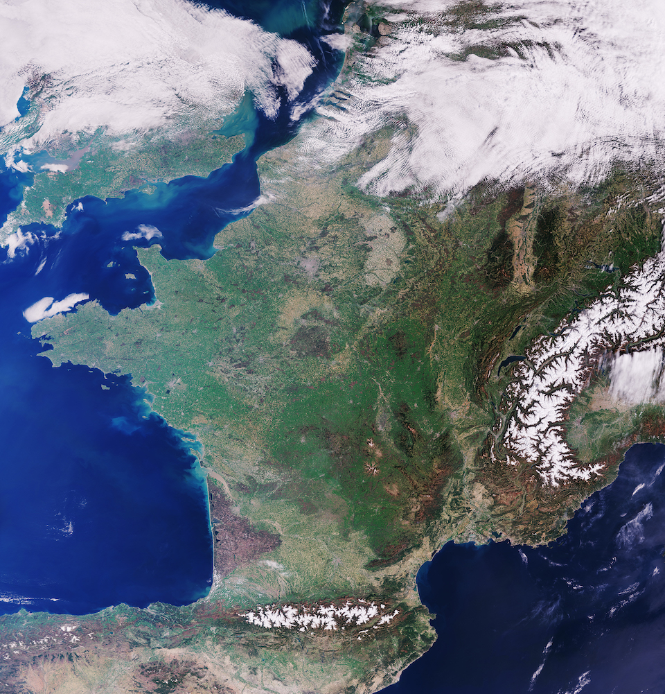 2017/10/France-from-space-on-a-clear-day.jpg