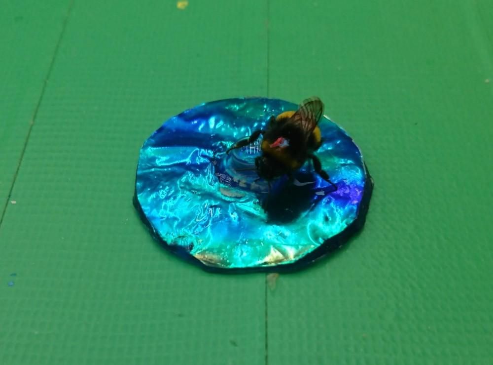 Iridescent colors could have started out as camouflage