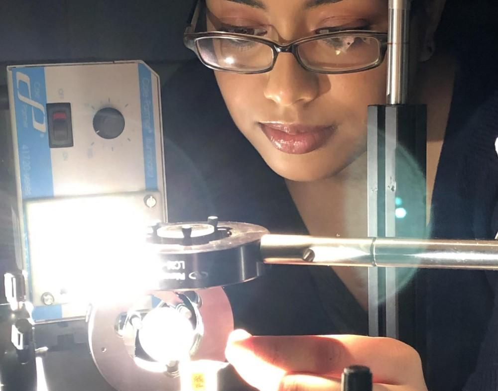 New technology uses light, polymer cube for computing