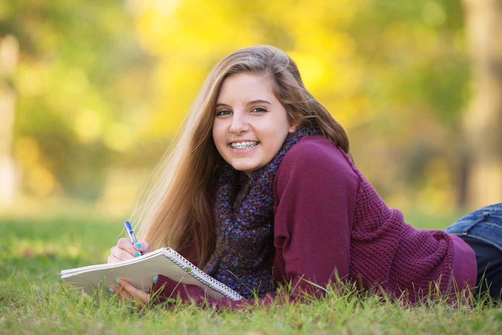 Youngsters who avoid teen romance are happier, study says