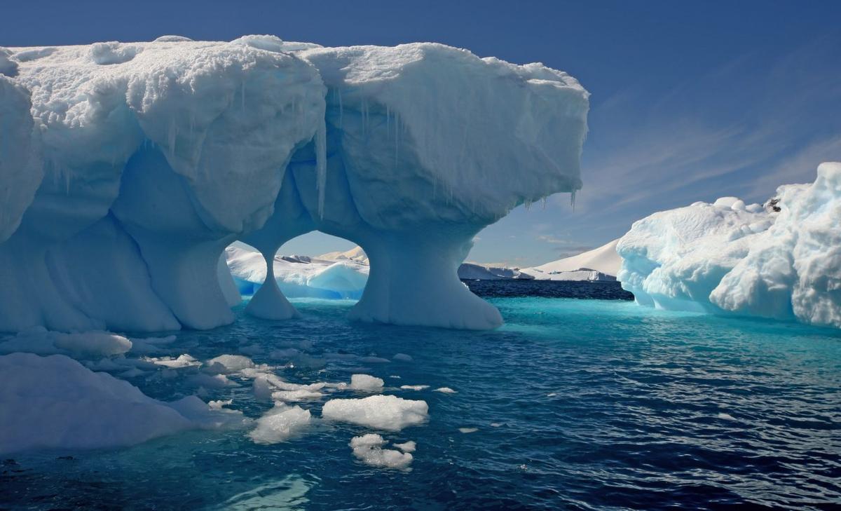 Greenland and Antarctica are losing 318 gigatons of ice each year