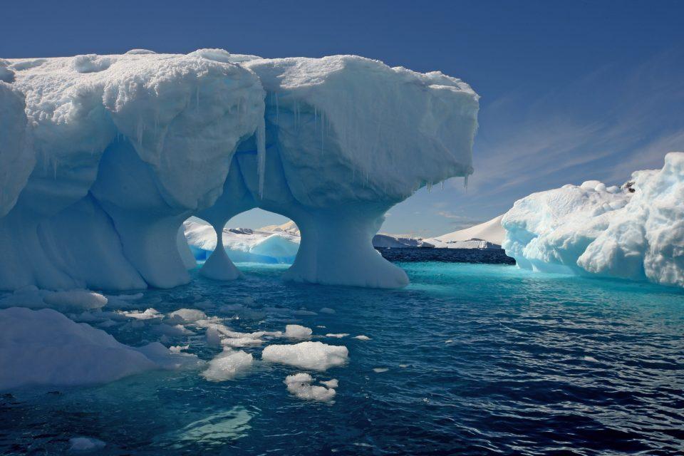 Greenland and Antarctica are losing 318 gigatons of ice each year
