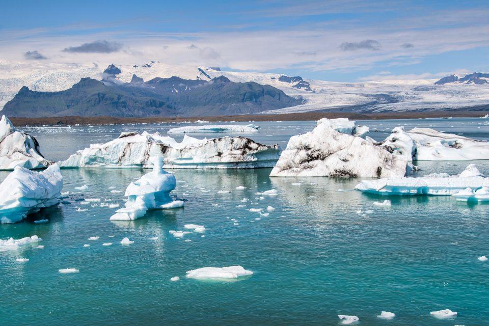 Severe storms triggered a decline in Antarctic sea ice 