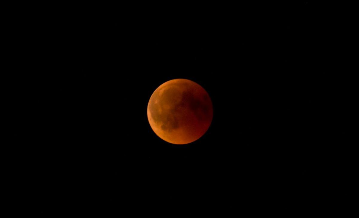 Lunar eclipse will appear tonight after fireworks