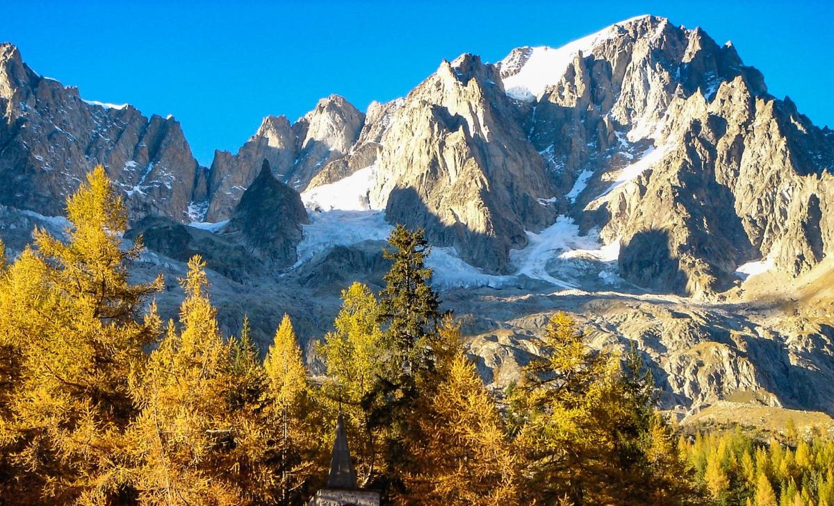 Massive hanging glacier could collapse in Northern Italy
