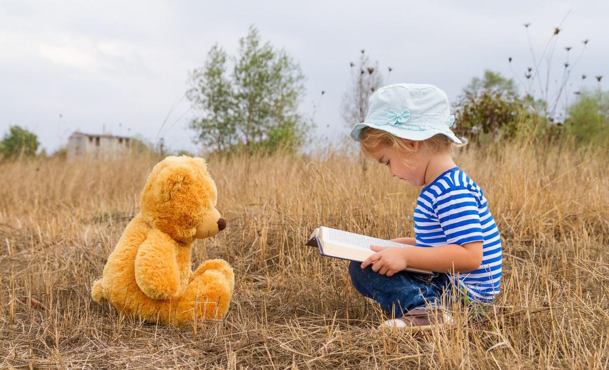Universal storytelling structure is shaped by invisible words