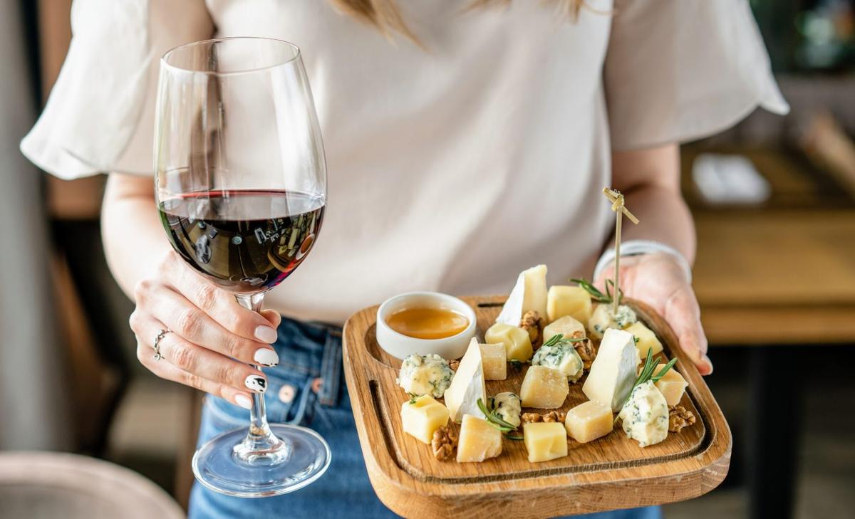 Red wine and cheese help prevent cognitive decline