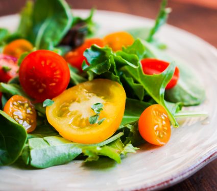 Green,Salad,With,Colorful,Tomatoes