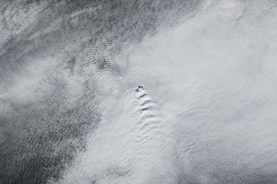 Wave clouds over southwestern Iceland