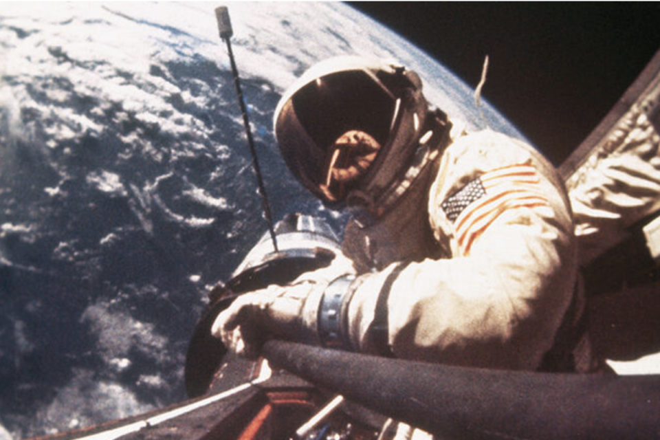 Astronaut Buzz Aldrin, pilot of the (NASA) spacecraft Gemini 12 performs stand up extra vehicular activity