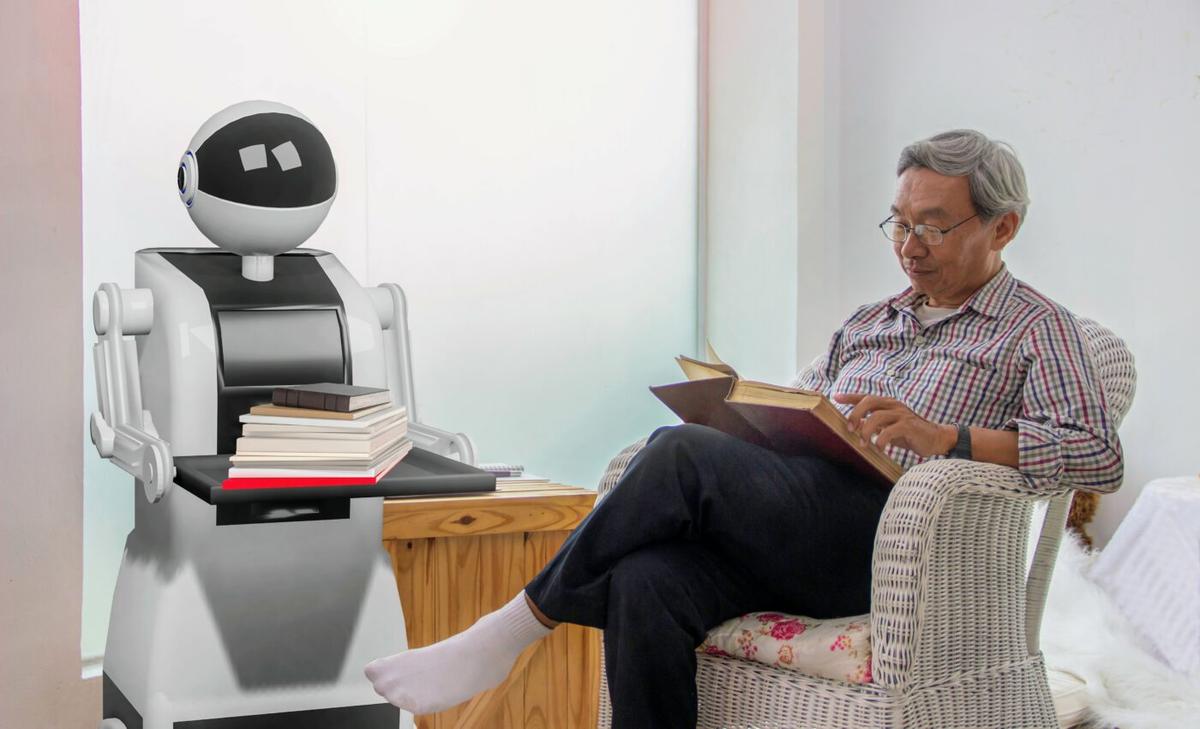 Friendly robots are more helpful than authoritative ones