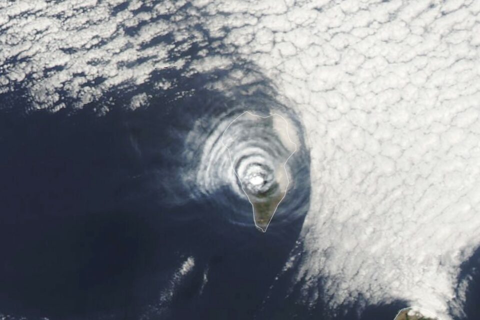 Cumbre Vieja eruption continues in the Canary Islands