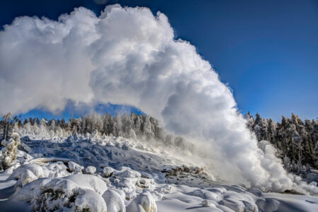 Steamboat,Geyser,In,Yellowstone,In,Wintertime