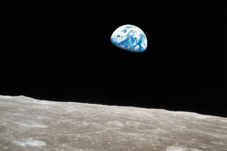 2021/11/earthrise-e1553096769525-768w.jpg