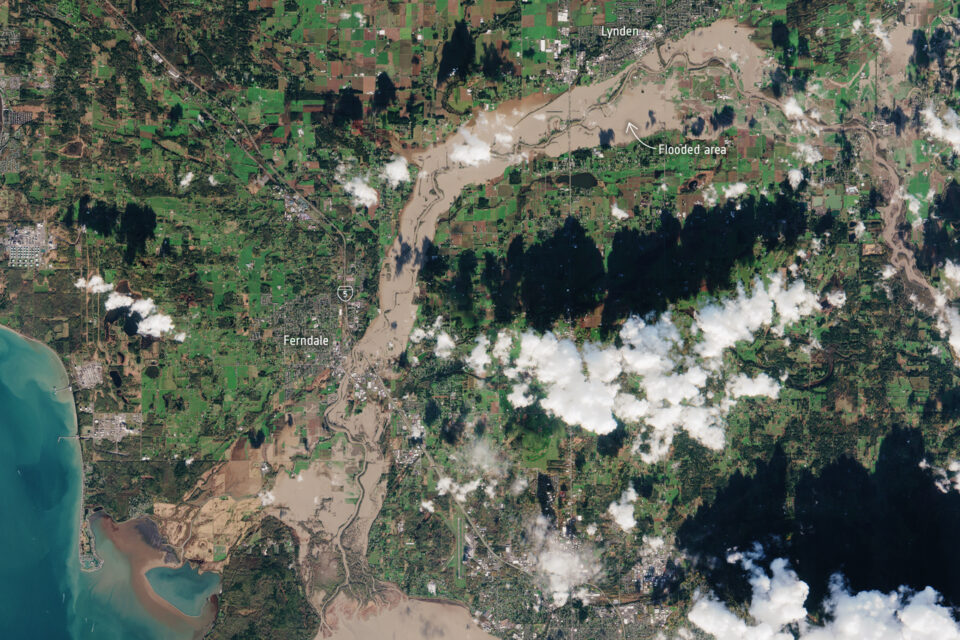 Flooding emergency impacts thousands in Washington