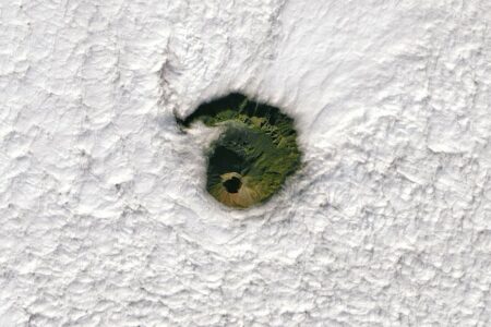2022/01/vesuvius_oli_2022002_lrg2.jpg