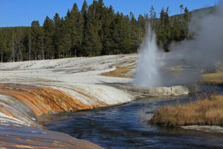 2022/01/river-with-geyser-at-Yellowstone-768w.jpg