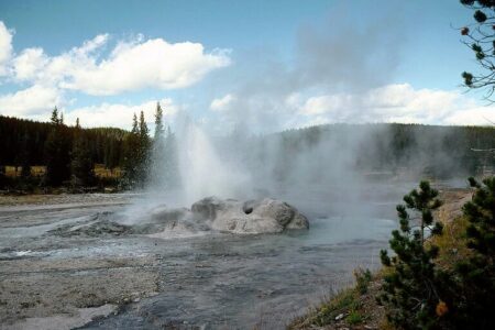 2022/01/Shoshone-Geyser-Basin-768w.jpg