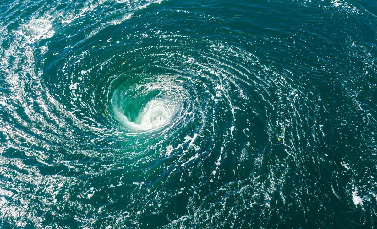 Antarctic sea-ice decline is delayed by ocean eddies