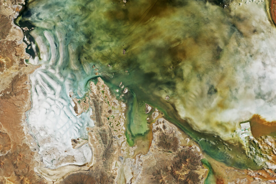The stunning landscape of Salar de Uyuni