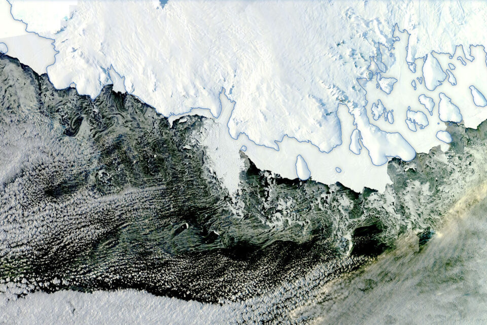 Tip of Land Glacier breaks up in Antarctica
