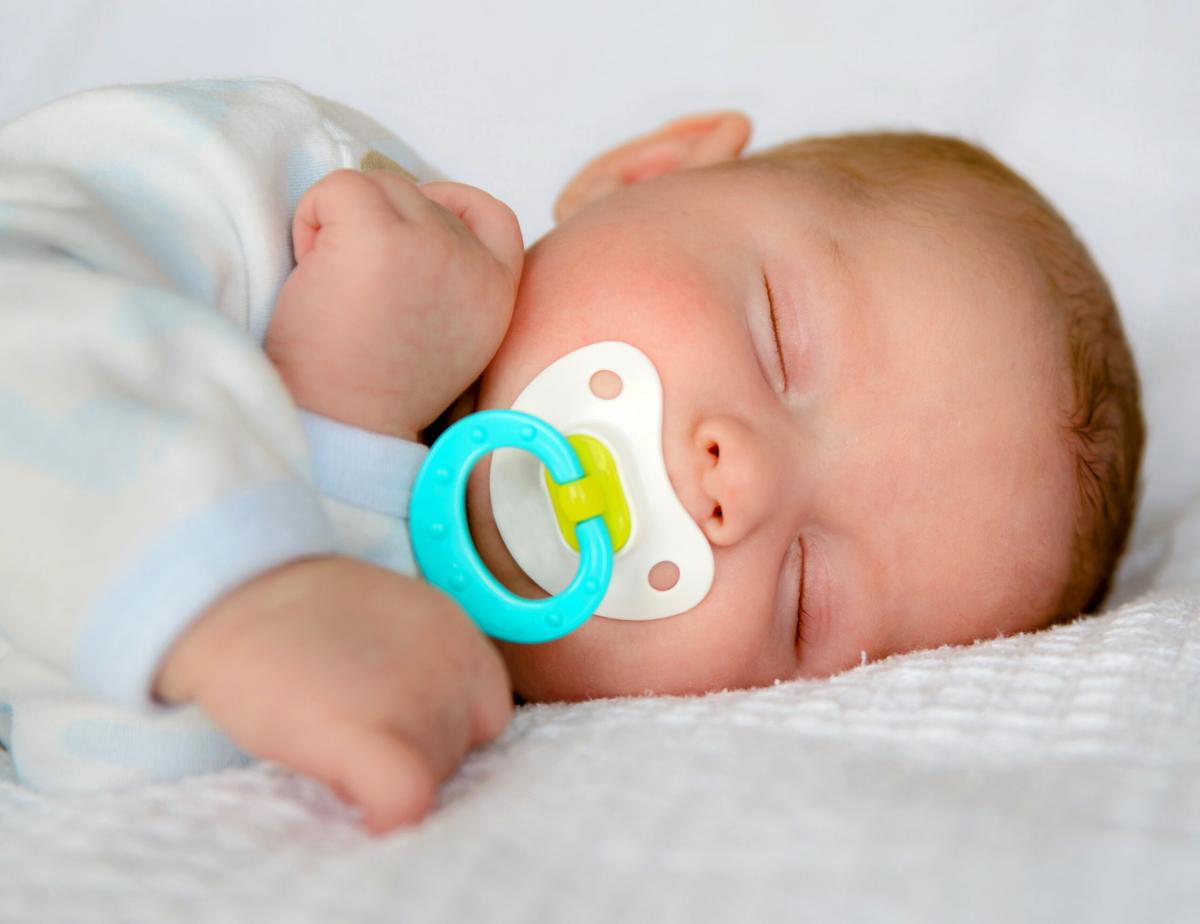 Smart pacifier can monitor the health of babies