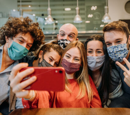 Group,Of,Friends,Wearing,Protection,Mask,At,The,Restaurant,-