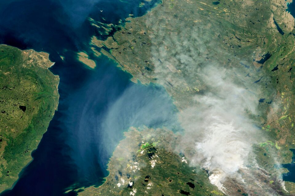 Lightning and heat sparked hundreds of fires in Canada