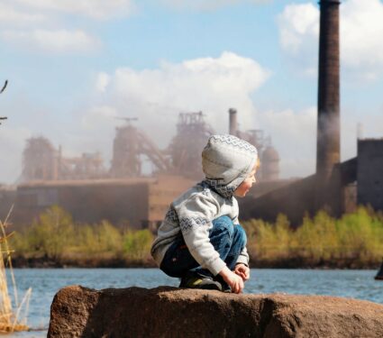2022/08/Children-pollution.jpg